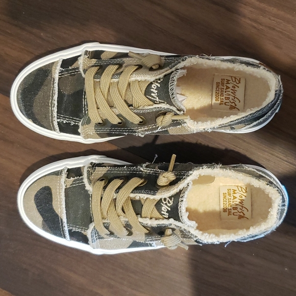 Blowfish Women’s Faux Shearling Lined Sneakers, Camo Print - Picture 2 of 5